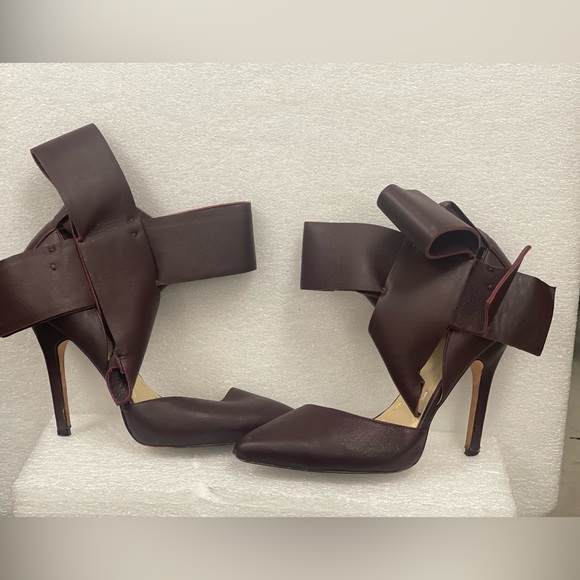 Brand : Aminah Abdul Jillil Color: Burgundy 4.5\